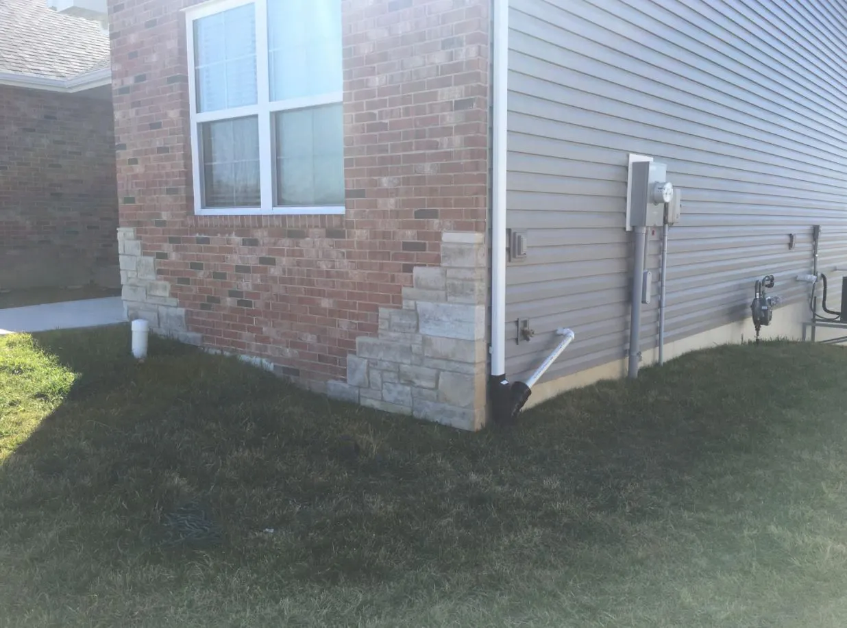 Front Yard Curb Appeal - Garden Wall Construction in Waterloo, IL
